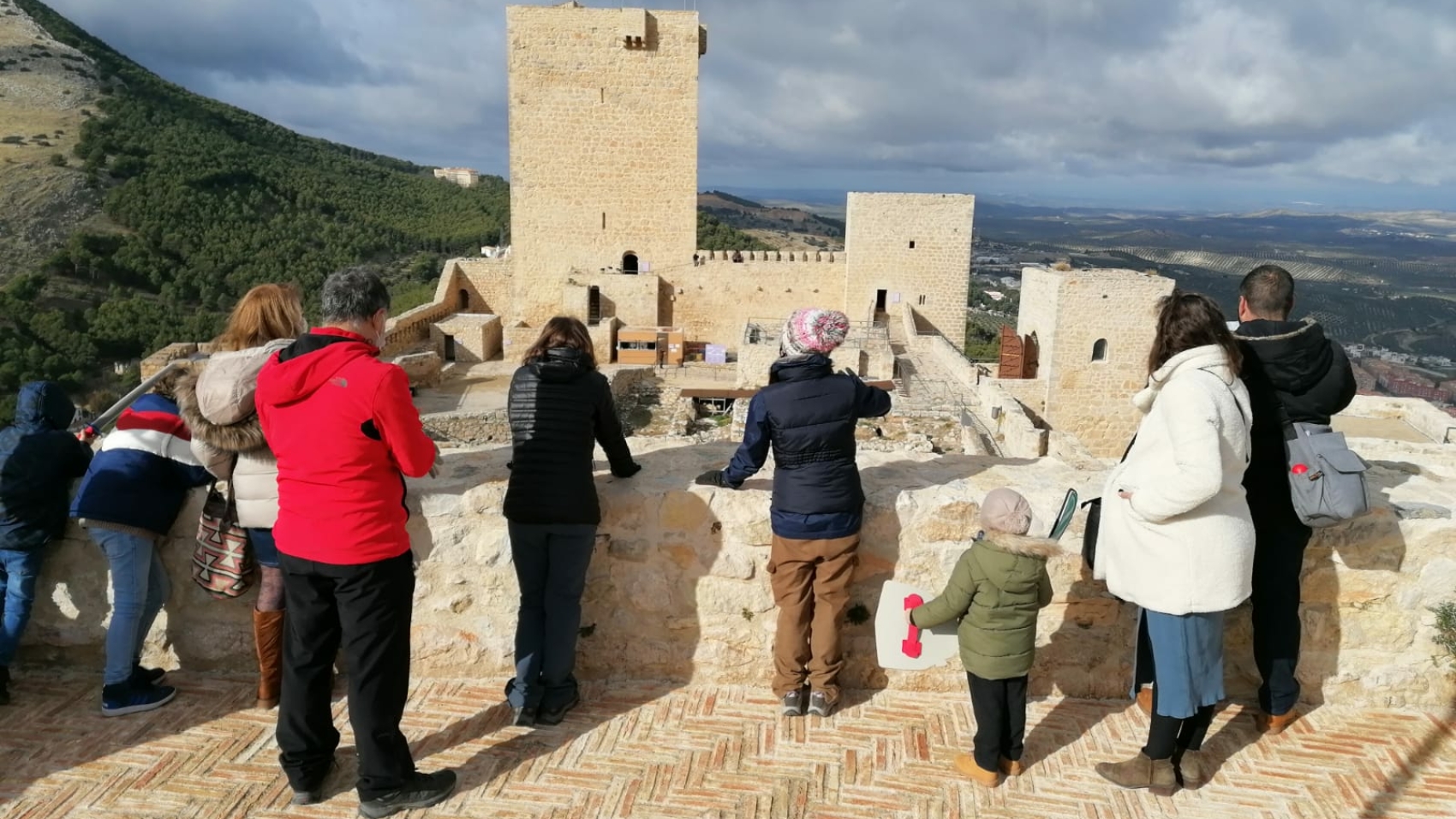 foto con gente en castillo de jaen